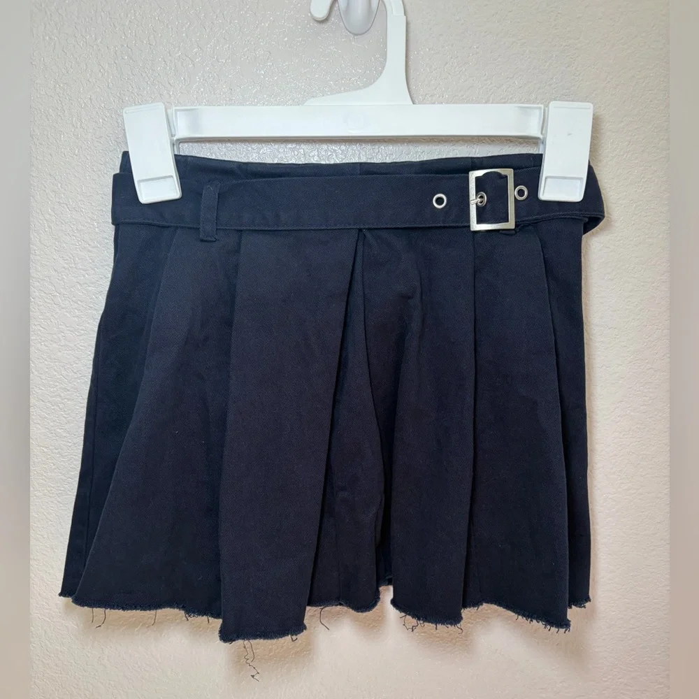 Zara Girls Navy Blue Pleated Mini Skirt with Buckle Detail Raw Hem Size 10 Kids
